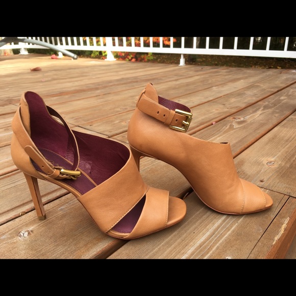 Coach Gorgeous High Heels - Picture 2 of 4